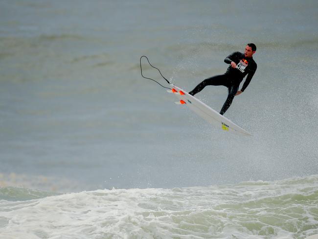 RED BULL CAPE FEAR - Surf Comp event - EVENT STARTS 11am 16 surfers, 8 head-to-head battles, 4 surfers in the water at all times (2 contesting a 30-minute paddle-in element and 2 in a 30-minute tow-in element) Each battle crowns a winner, and the 4 highest placed winners will progress through to the final The highest placed surfer at the end of the final will be crowned the Red Bull Cape Fear Champion