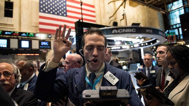 NEW YORK, NY - MAY 8: Traders work on the floor of the New York Stock Exchange (NYSE) on May 8, 2015 in New York City. Positive Jobs Reports sent the Dow Jones Industrial Average sharply higher. Andrew Renneisen/Getty Images/AFP == FOR NEWSPAPERS, INTERNET, TELCOS & TELEVISION USE ONLY ==