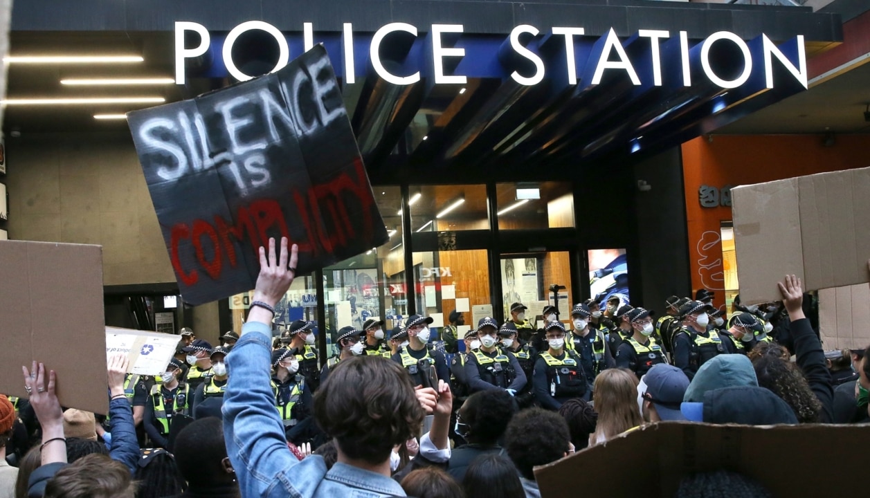 'Weak' Victorian police back 'handing out fines as soon as the protests finish'