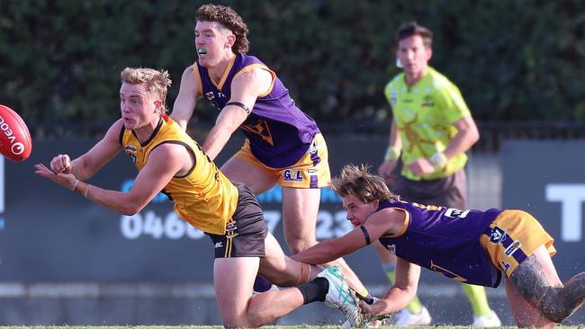 O&amp;M’s Jedd Longmire fires off a handball.