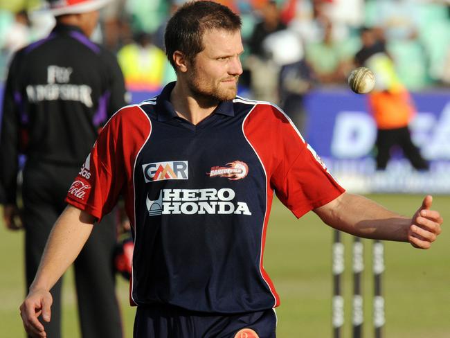 Dirk Nannes playing for Delhi Daredevils in 2009.