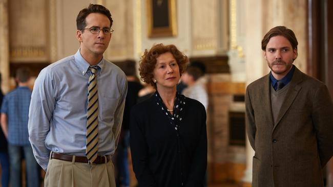 Unlikely running mates ...  Ryan Reynolds, Helen Mirren and Daniel Bruhl in a scene from film Woman in Gold