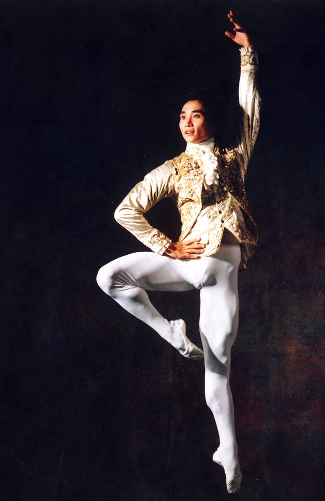 Li Cunxin, in his days as a dancer.