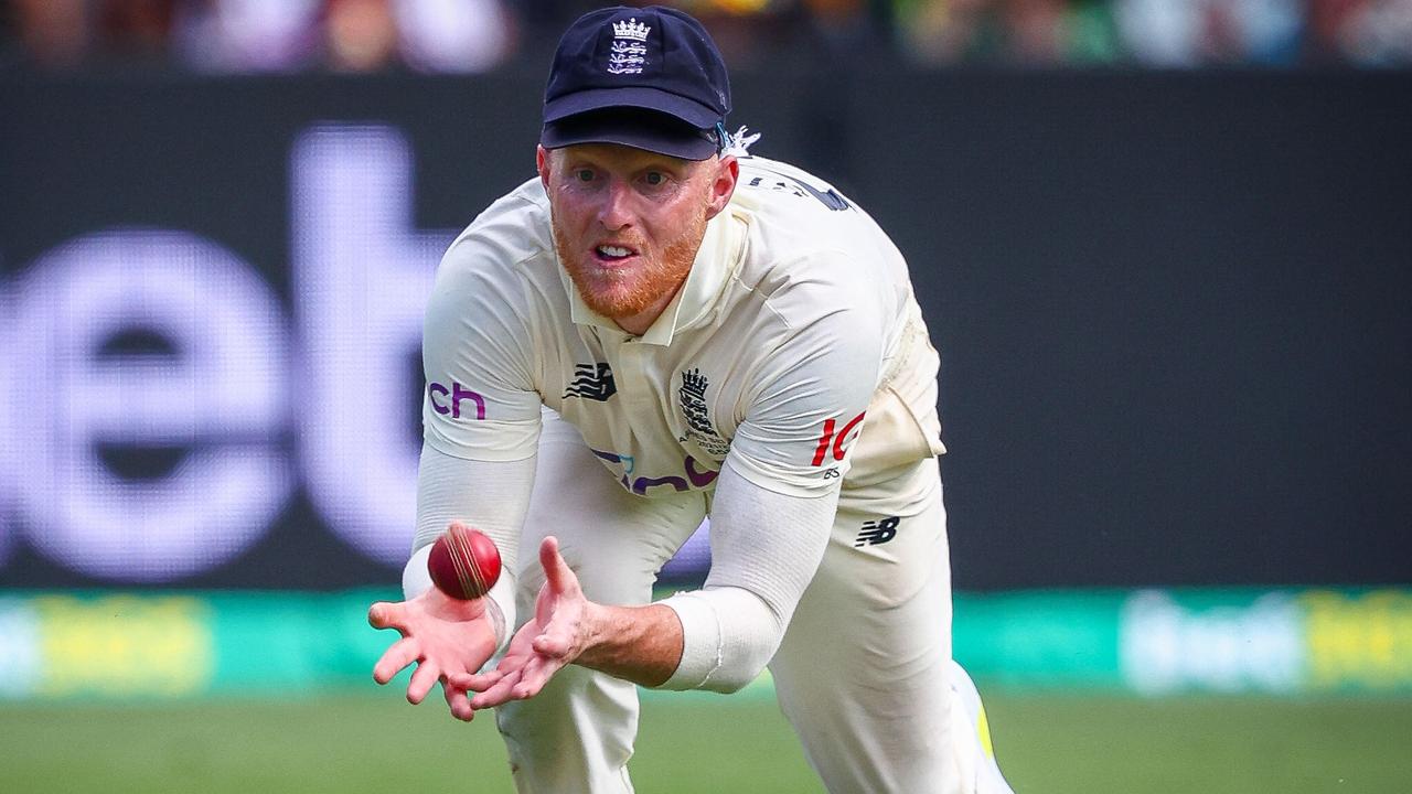 Australia vs Inggris, tes pertama, Ben Stokes cedera, bukan bowling, masih di lapangan