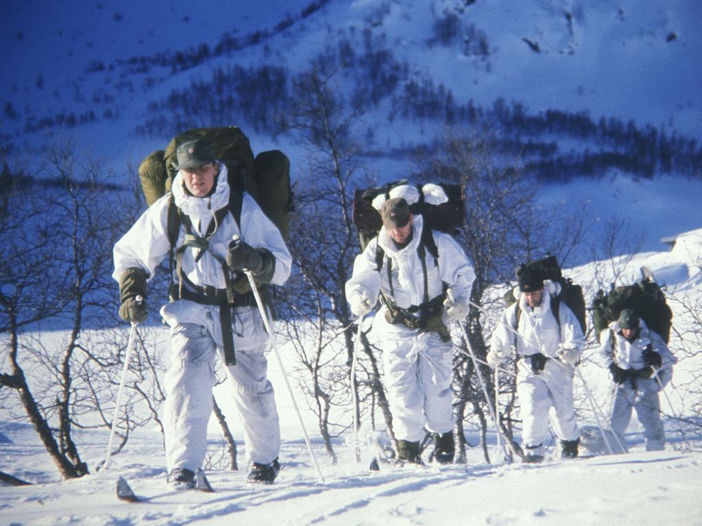 A scene from TV program ‘The Real Heroes of the Telemark’ demonstrated how Roenneberg’s commandos travelled 100s of kilometres on skiis.