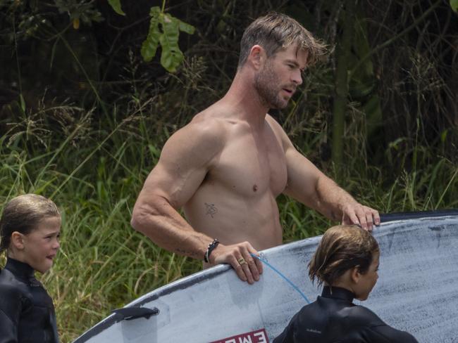 Fee Applies, One Time Use. Must Credit. For use in print and online. Exclusive. Chris Hemsworth displays his LIMITLESS muscles, showing off his bulging biceps and ripped physique while out on a surfing trip with his 8-year-old twin sons, Sasha and Tristan. Picture: Media Mode