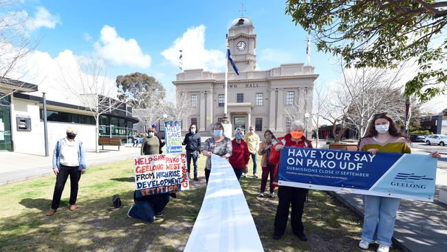 A “community panel” of up to 60 people will have their say on a controversial plan to overhaul one of Geelong’s most well-known streets.