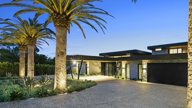 29 Canadian Bay Rd, Mt Eliza will attract plenty of local and foreign interest.