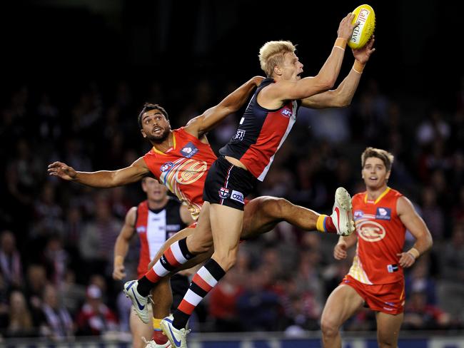 Nick Riewoldt takes a strong mark while playing an AFL game for St Kilda against the Gold Coast Suns.