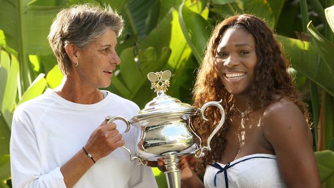 1978 champion Chris O’Neil (left) poses with Serena Williams after the 2007 Australian Open women’s singles final. Chris O'Neil Picture: AFP