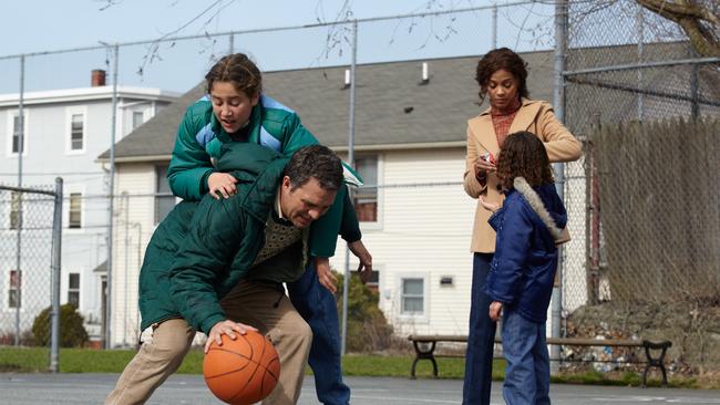 Family flick with a difference ... Mark Ruffalo and Imogene Wolodarsky (playing basketball) and Zoe Saldana and Ashley Aufderheide (side to camera) in Infinitely Polar Bear