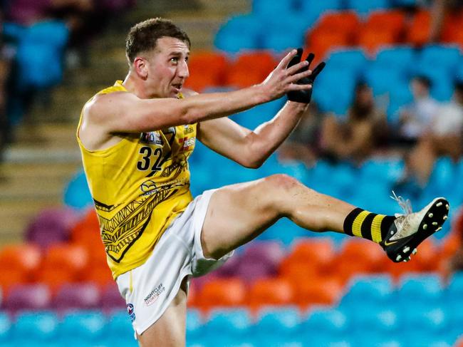 Boyd Bailey playing for Nightcliff in the 2024-25 NTFL season. Picture: Celina Whan / AFLNT Media