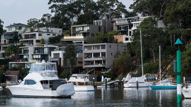 The former couple’s stunning Cremorne waterfront house (centre). Picture: James Gourley