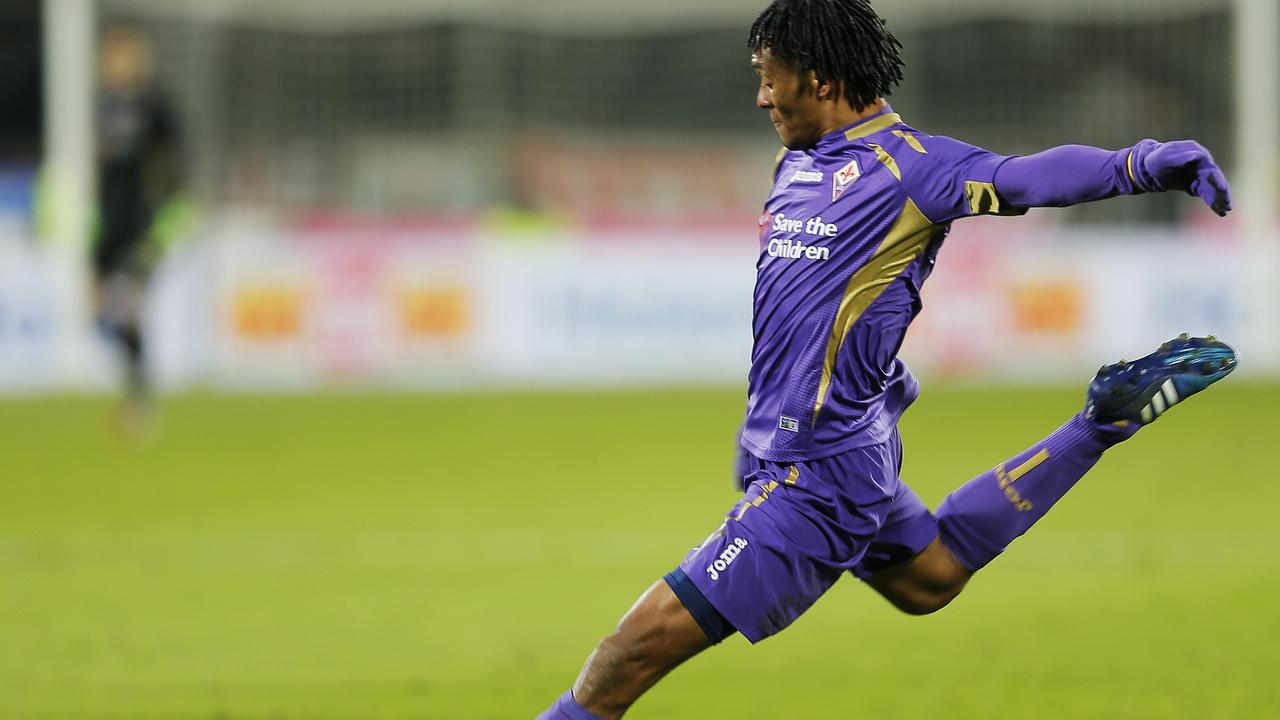 In this Jan. 25, 2015 Fiorentina's midfielder Juan Cuadrado kicks the ball during a serie A soccer match between Fiorentina and Roma in Florence, Italy. Fiorentina coach Vincenzo Montella has confirmed Friday, Jan. 30, 2015, Juan Cuadrado is set to complete a move to Chelsea, with Mohamed Salah moving on loan in the opposite direction. Cuadrado is expected to undergo a medical in London on Saturday ahead of signing a permanent deal with the Premier League club. (AP Photo/Fabio Muzzi, file)