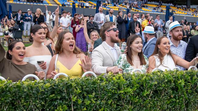 The Daily Telegraph Saturday 12 October 2024 Raceday Coverage Punters at Hill Stakes race day at Rosehill Gardens. Picture Thomas Lisson