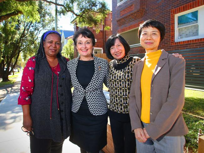 FACS minister Pru Goward meets tenants Assena, Shirley and Susanna.