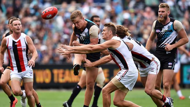 ADELAIDE, AUSTRALIA - MARCH 27: Ollie Wines of the Power gets a kick away during the round one AFL match between the Port Adelaide Power and the St Kilda Saints at Adelaide Oval on March 27, 2016 in Adelaide, Australia. (Photo by Daniel Kalisz/Getty Images)