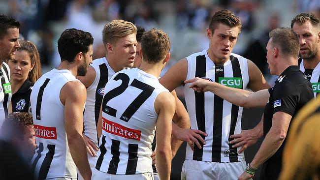 Nathan Buckley lays down the law to his forwards at quarter-time. Picture: Wayne Ludbey