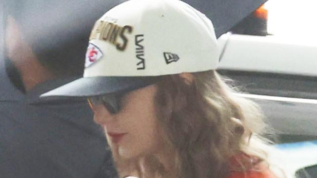 ONE TIME WEB USE FOR NEWS.COM.AU ONLY - FEES APPLY - CONTACT MEDIA MODE FOR ANY OTHER USE - EXC Taylor Swift boards her private jet after playing 3 sell out shows in Melbourne EXCLUSIVE 19 February 2024 ÃÂ©MEDIA-MODE.COM