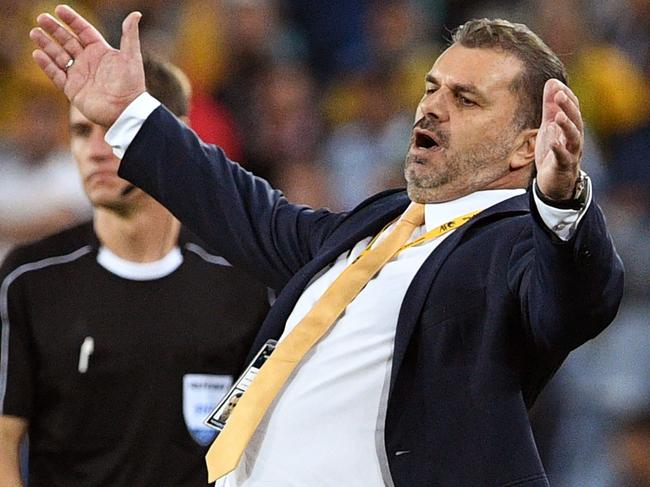 Australia's coach Ange Postecoglou reacts during their 2018 World Cup football qualifying match against Syria played in Sydney on October 10, 2017. / AFP PHOTO / WILLIAM WEST / -- IMAGE RESTRICTED TO EDITORIAL USE - STRICTLY NO COMMERCIAL USE --