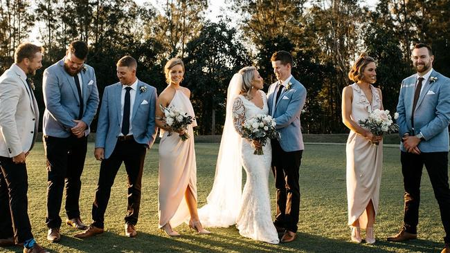 Bridal chums, Layne Sutton and Jason Holland with attendants, photography — Moments by Frankie