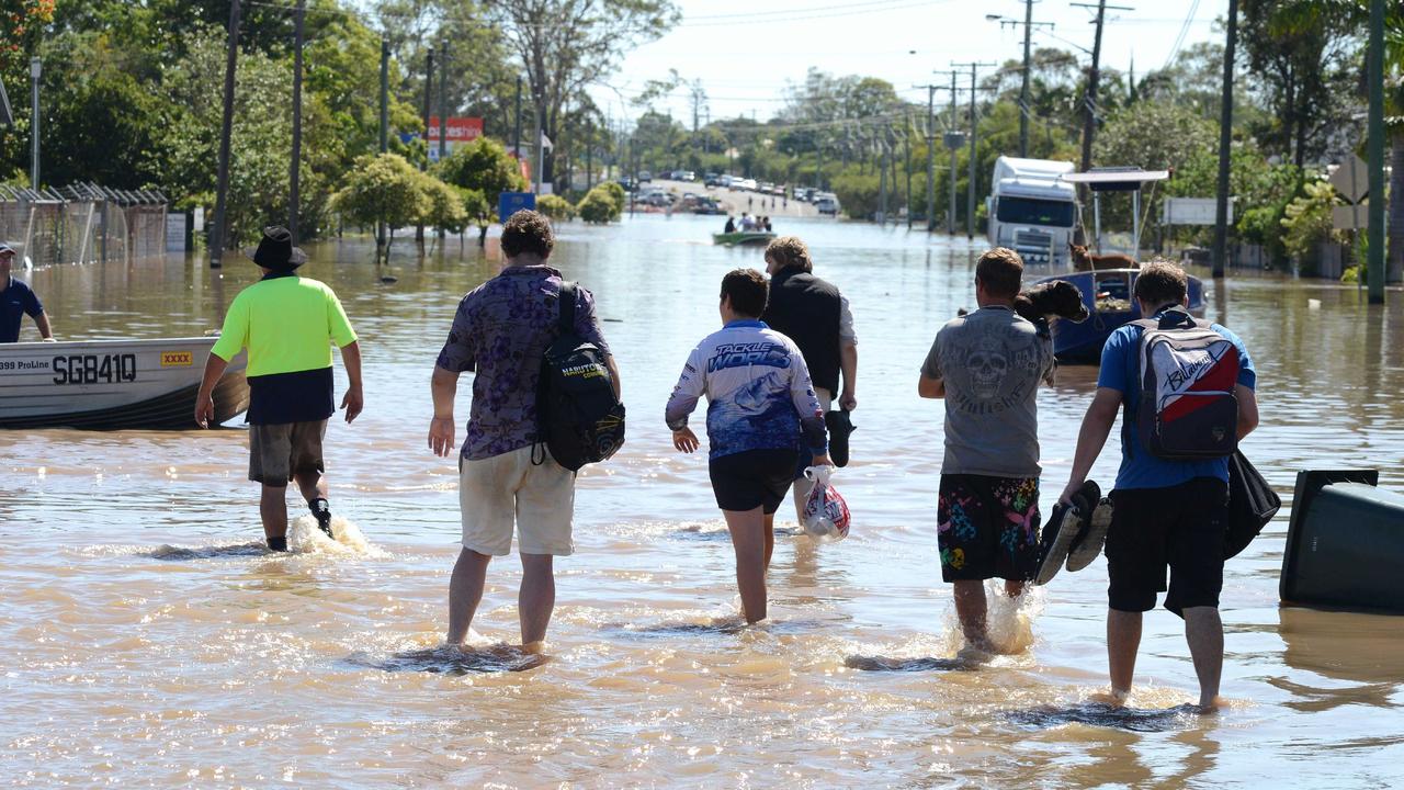 News CourierMail, 291,2013, Bundaberg, East Bundaberg residents leave as the area continues to flood. Photo Paul Beutel