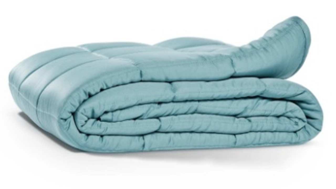 This weighted blanket offers a cooling effect.
