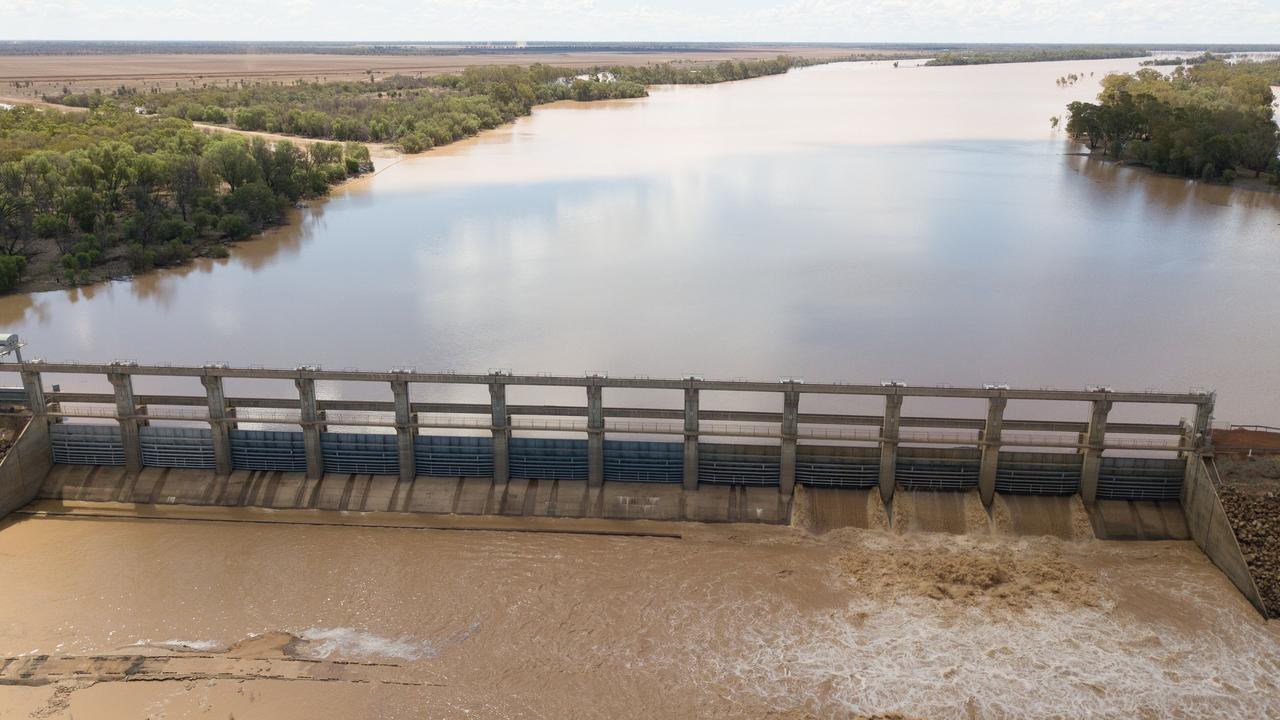 Police are working to locate a person who reportedly jumped off the Beardmore Dam wall and failed to resurface