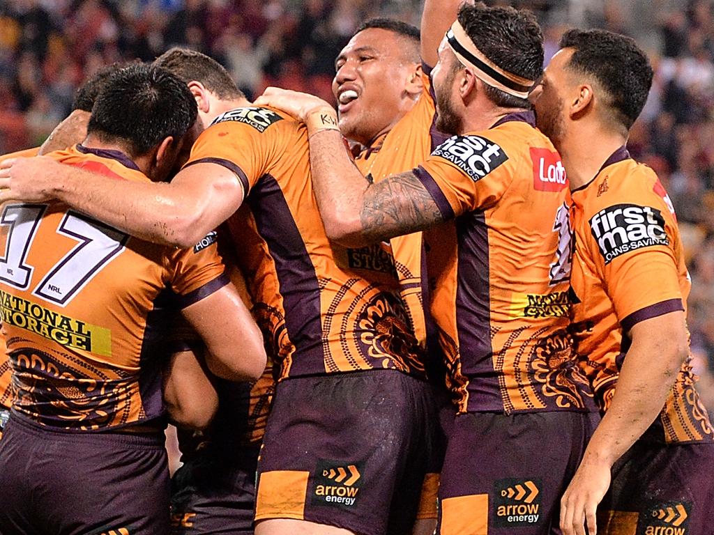 BRISBANE, AUSTRALIA - JUNE 30: Anthony Milford of the Broncos is congratulated by team mates after scoring a try during the round 16 NRL match between the Brisbane Broncos and the Canberra Raiders at Suncorp Stadium on June 30, 2018 in Brisbane, Australia.  (Photo by Bradley Kanaris/Getty Images)