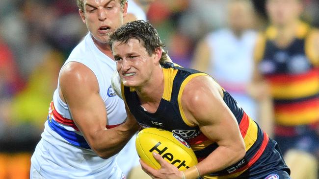 Matt Crouch breaks away from the Bulldogs’ Mitch Wallis. Picture: David Mariuz (AAP)