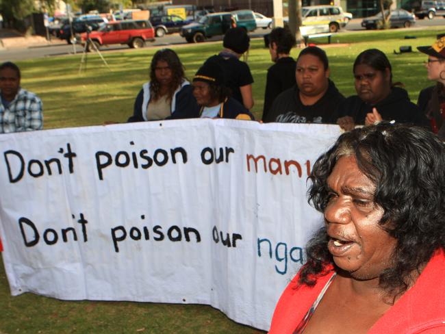 Protesting against change ... Muckaty supporters at the rally in Alice Springs. Picture: Phil Williams