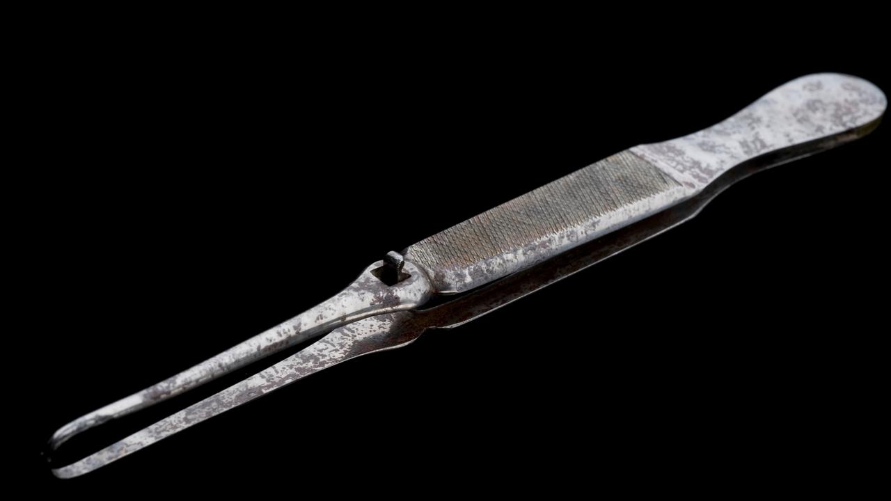 Artery forceps are used as a clamp to stop bleeding during surgery. This type of forceps was invented by Robert Liston (1794-1847), an English surgeon famous for his speed and skill in surgery. They are often referred to as “bulldog” forceps. Credit: Science Museum, London. CC BY