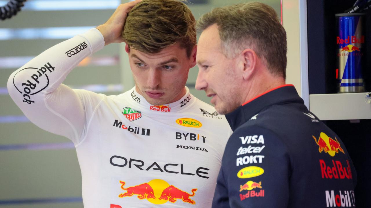 Max Verstappen and Horner in the garage during final practice ahead of the F1 Grand Prix of Bahrain. (Photo by Bob McCaffrey/Getty Images)