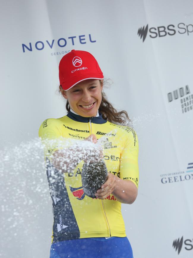 Ruby Roseman-Gannon celebrates winning the Women's Elite race on Day 2 of Bay Crits at Eastern Gardens. Picture: Alan Barber