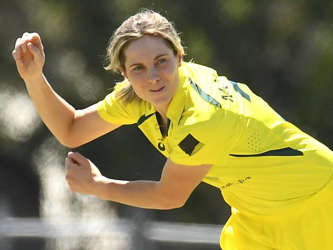 MACKAY, AUSTRALIA - SEPTEMBER 21: Sophie Molineux of Australia bowls during game one of the Women's One Day International series between Australia and India at Great Barrier Reef Arena on September 21, 2021 in Mackay, Australia. (Photo by Albert Perez/Getty Images)