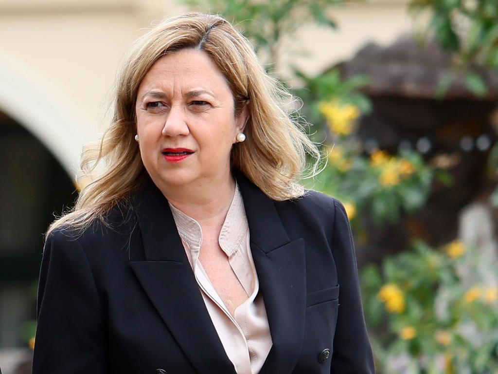 Premier pledges to lure Chinese