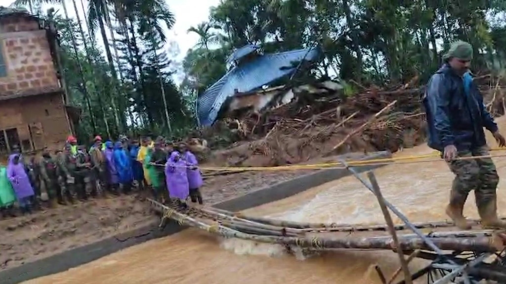 India landslide toll hits 160 as rain hampers rescue work