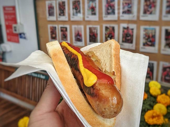 Images sourced from instagram Australians have been horrified to discover that bunnings is committing the ultimate act of cultural heresy by placing the onions underneath the sausage due to health and safety concerns.