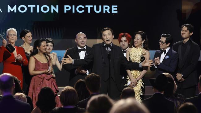 Jamie Lee Curtis, Jenny Slate, Stephanie Hsu, Tallie Medel, Brian Le, James Hong, Andy Le, Michelle Yeoh, Ke Huy Quan and Harry Shum Jr. accept the Outstanding Performance by a Cast in a Motion Picture award for Everything Everywhere All at Once. (Photo by Kevin Winter/Getty Images)