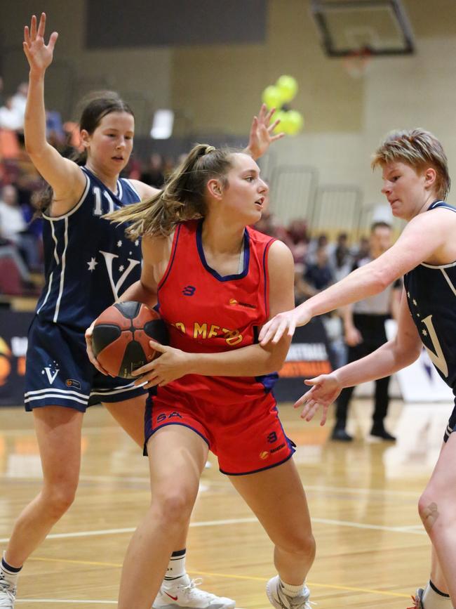 SA Metro under-18 co-captain Izzy Borlase in action during the national championships gold medal match. Picture: Supplied, Sports In Focus