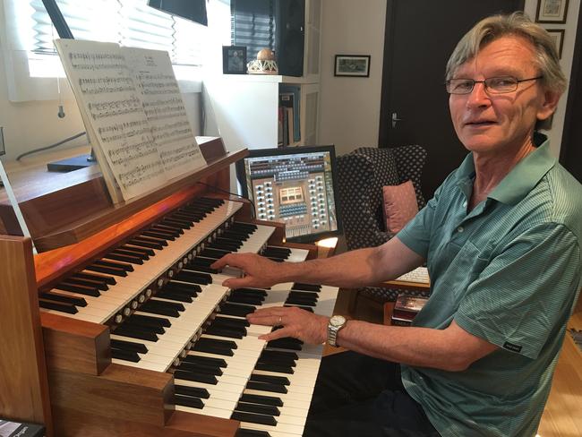 Acclaimed Australian pipe organist Tom Healey