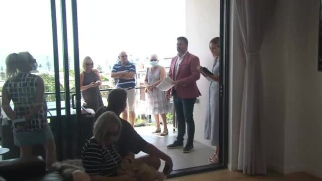 Replay: Brisbane auctions - 1603/90 Berrima St, Wynnum – Glen Bool