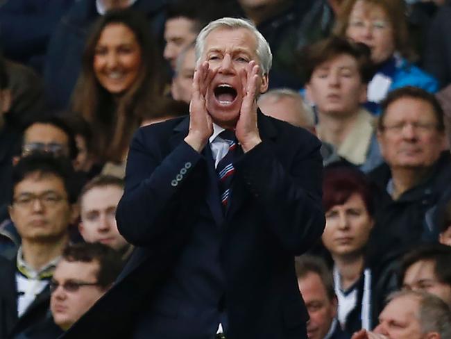 Crystal Palace manager Alan Pardew is under pressure after his team’s winless streak extended to 12 matches.