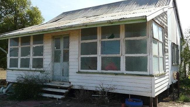 Queensland real estate: Buyer will BYO toilet at this $100,000