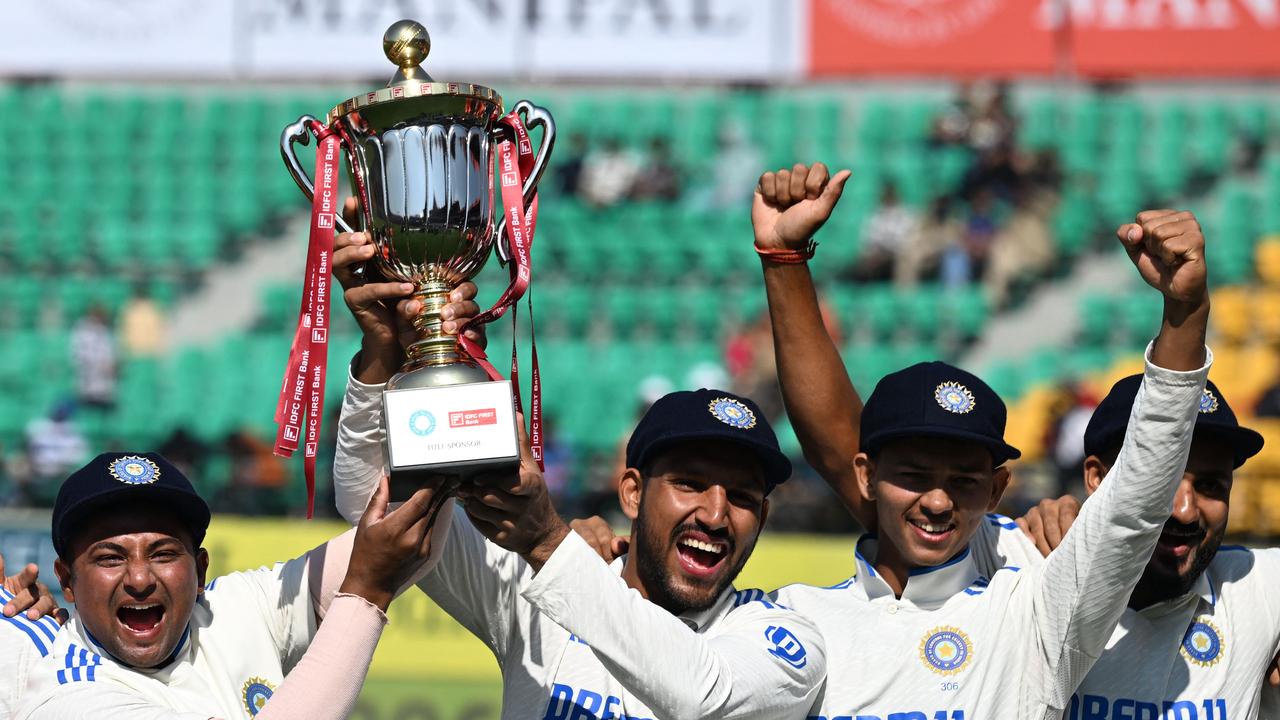 India dominated England. Photo by Sajjad HUSSAIN / AFP