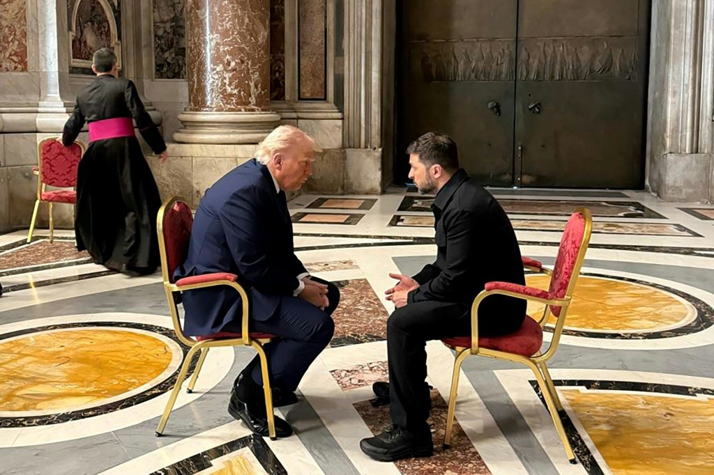 Donald Trump and Volodymyr Zelensky met briefly at Pope Francis's funeral
