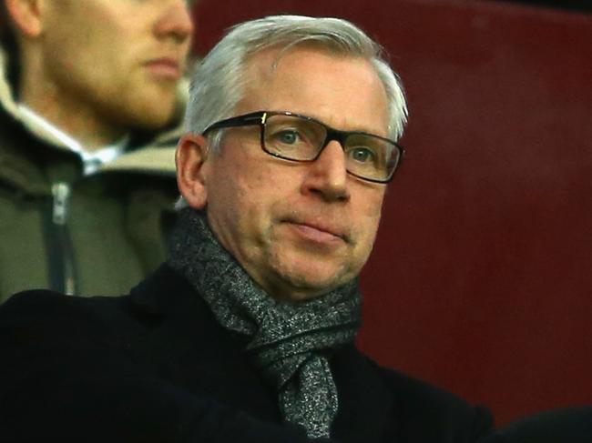 Alan Pardew watching Palace.