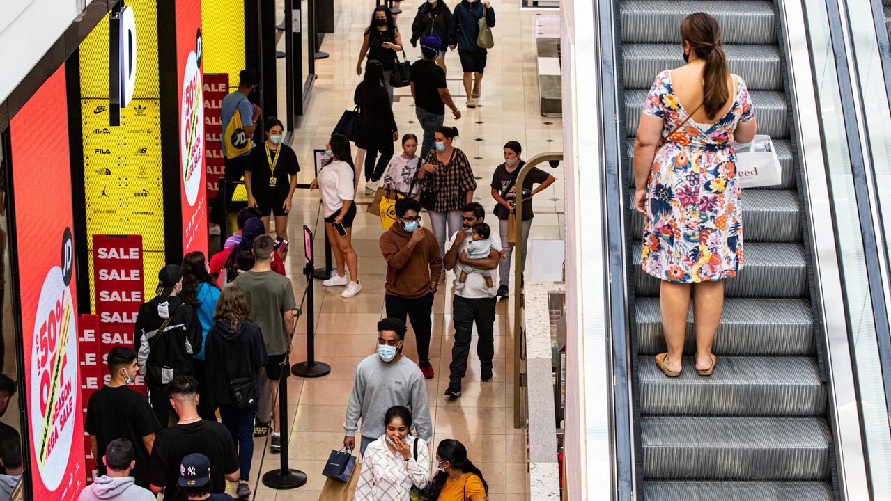 New retail figures show record sales for multiple categories in the pre-Christmas period. But when the data catches up, the impact of massive Omicron outbreaks are expected to be starkly apparent. Picture: Diego Fedele/Getty Images)