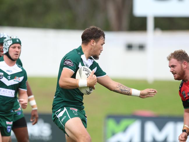 Luke Butfield lends a hand. Picture Warren Gannon Photography