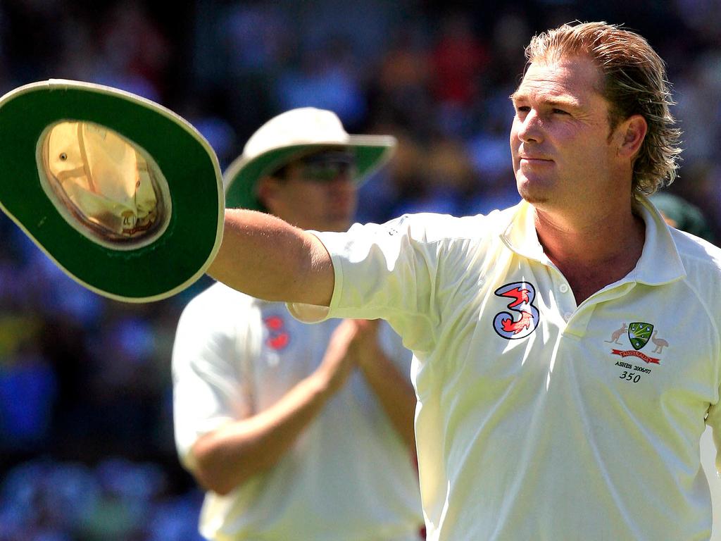 The late Shane Warne famously had a penchant for wearing the wide-brim floppy hat over the baggy green cap. (Photo by David HANCOCK / AFP)